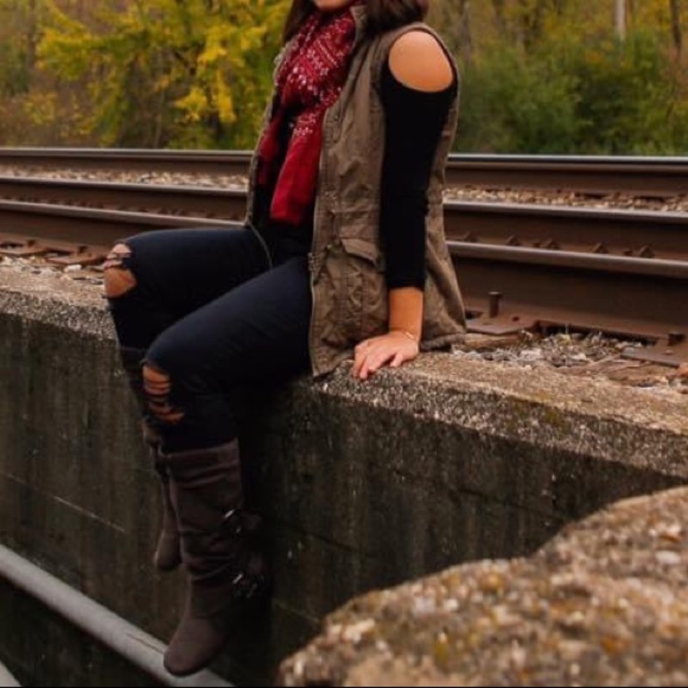 Fall vest - Picture 2 of 2